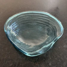 Annie Glass Limited Edition Aqua Blue Art Glass Oyster Shell Serving Bowl 8”