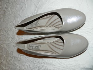Women S Comfort Well By Beacon Block Heel Doll Shoes Size 8w Euc