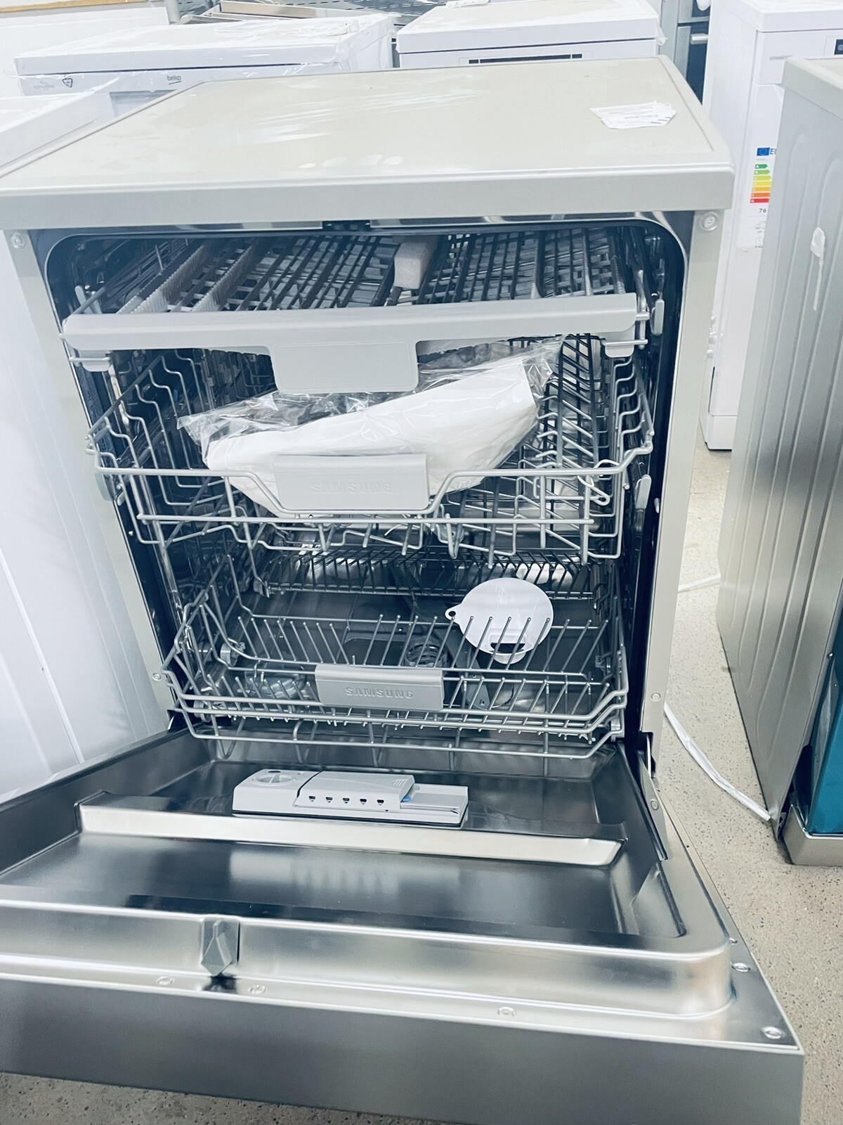 Samsung DW60M6050FS 60cm Series 6 Dishwasher Full Size Stainless