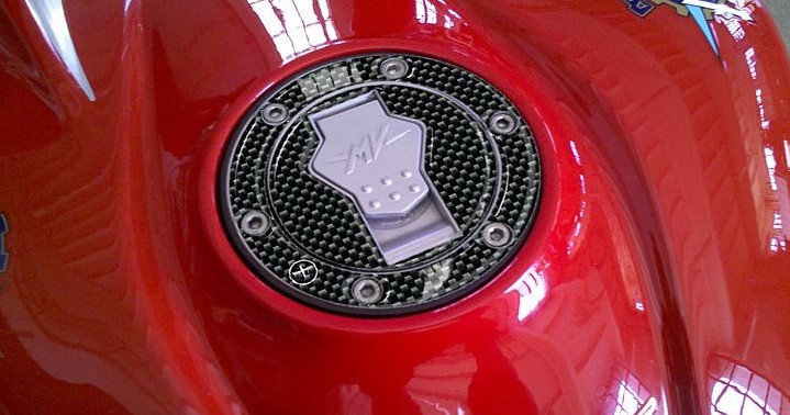 Protezione Tappo Benzina 3D In Resina Compatibile Con MV Agusta F3 RC – Adesivo Di AZ Graphishop, Made In Italy