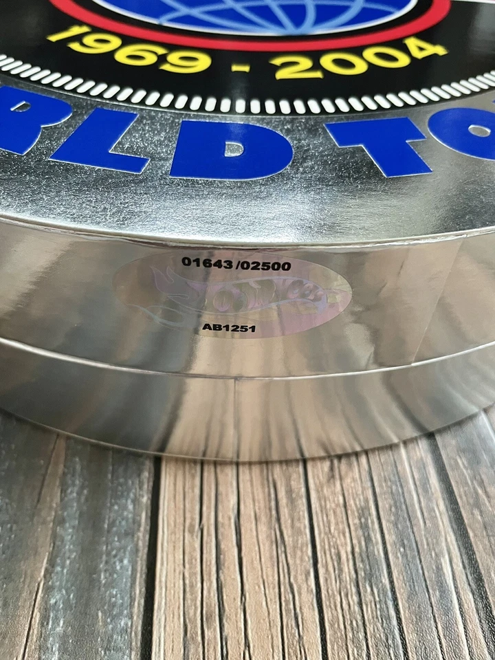 Hot Wheels Larry Wood World Tour Box 2004 RLC *SOLO CAJA* Sin exhibición de autos solamente Foto 2 de 3