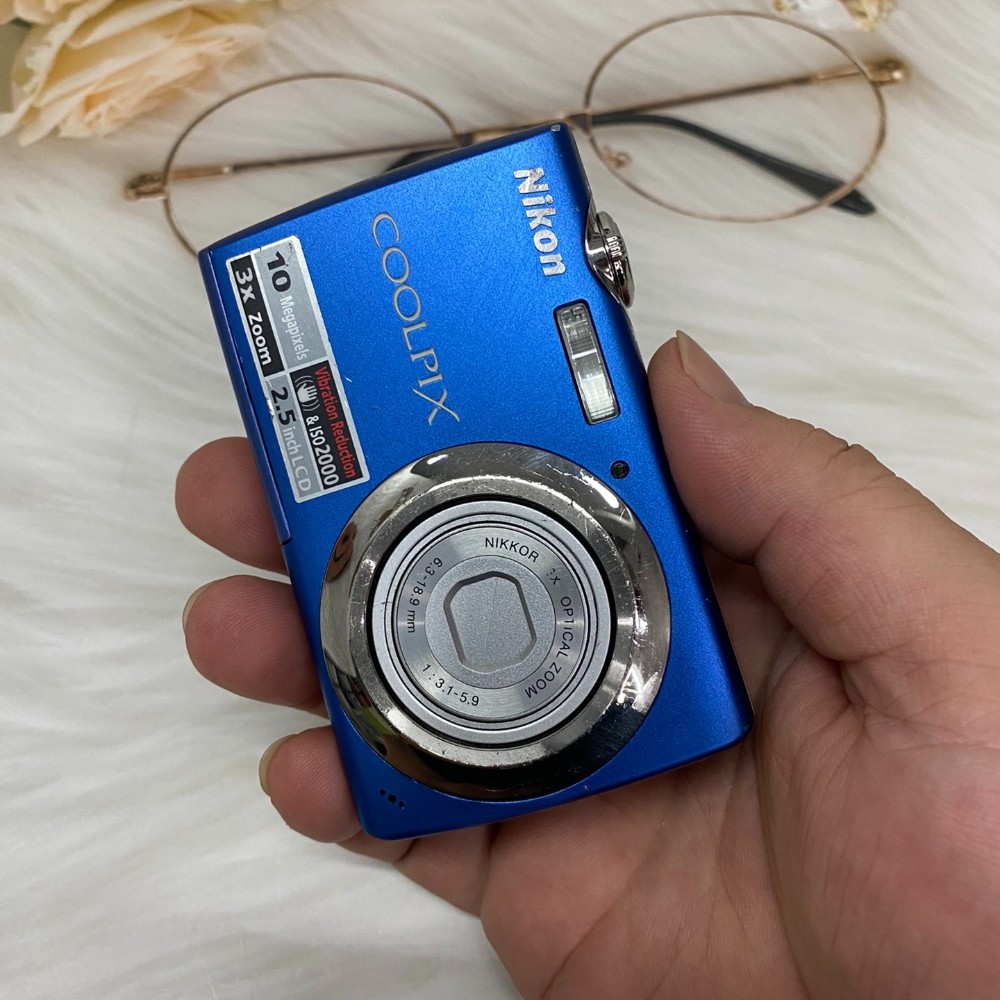 Nikon COOLPIX S220 Digital Camera 10.0MP Auto Focus Blue