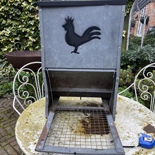 LTREADLE CHICKEN FEEDER. grandpa feeder type, stope rats eating food!