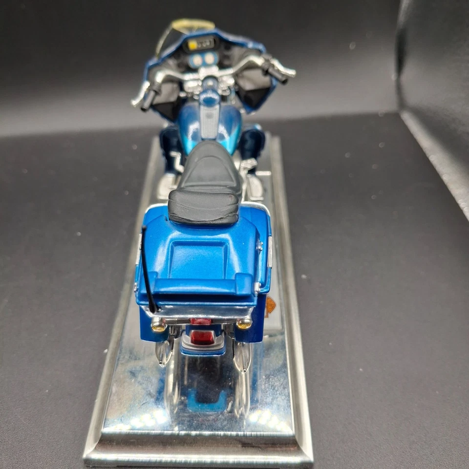 Harley-Davidson 2001 Fltrsef Screamin Eagle Road Glide 1:18 Die Cast  Motorcycle - Image 4 of 4