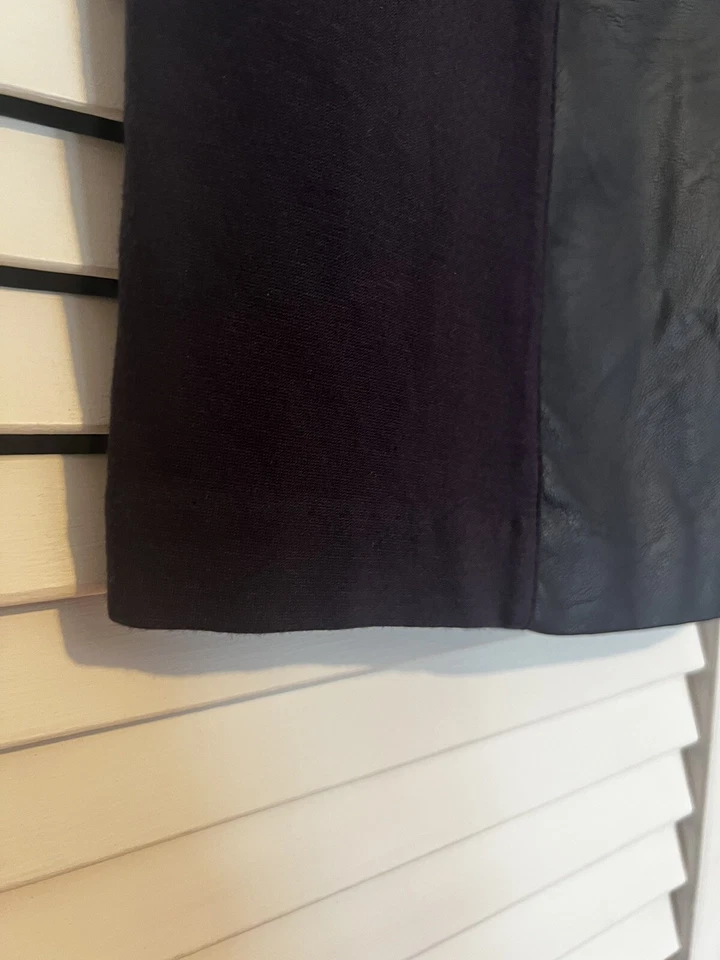 Falda para mujer Larry Levine talla 10 hasta la rodilla lápiz elástico azul marino plisado Foto 3 de 4