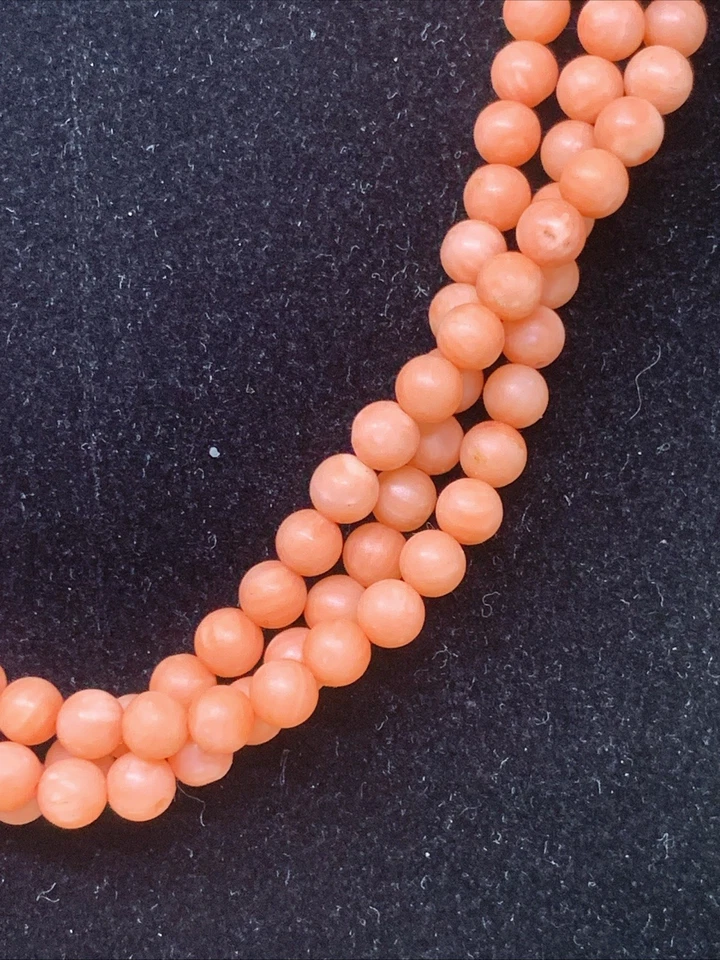 COLLANA TRE FILI DI CORALLO ROSA DIAMETRO 4,5 MM LUNGHEZZA 54 CM , ARGENTO 925 - Immagine 3 di 4