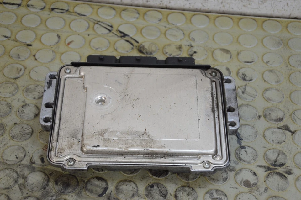 26057 Centralina motore Renault Megane 1.9 dCi dal 2002 al 2010 cod 8200310863 8 - Immagine 4 di 4