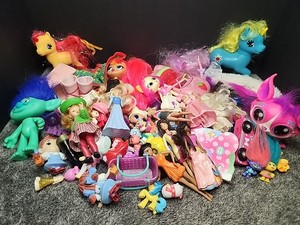 Mixed Girl Toys Clean Up Lot - Barbie, Trolls, Strawberry Shortcake & More!