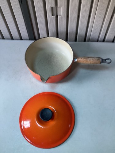 Le Creuset Volcanic Orange Saucepans - Set Of 3 - 16, 18, 20 - Wooden Handles. - Picture 7 of 24