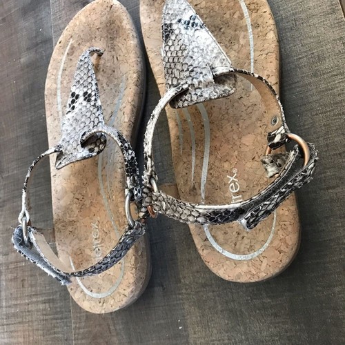 Aetrex Emilia Snake Print Thong Sandals Gray White Women's 8.5 Adjustable - Picture 4 of 7