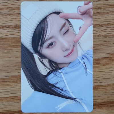 Yunjin QR Photocard Le Sserafim 1st Studio Album Unforgiven Weverse Album