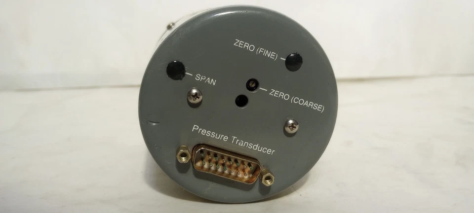 Sensor manómetro Teledyne Hastings 10 torr en funcionamiento tipo HCM-6511 TRANS 10TR 8VCR Foto 3 de 4