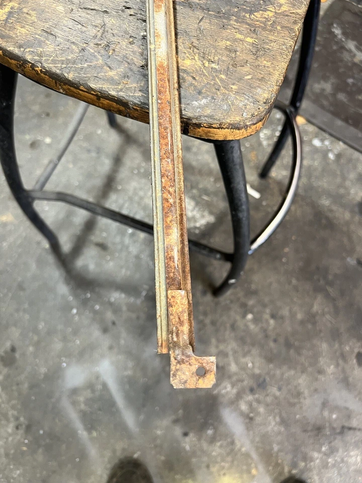 1949 1950 1951 1952 Chevrolet 4dr styleline deluxe R Ventana de ventilación de puerta trasera RARO Foto 2 de 4