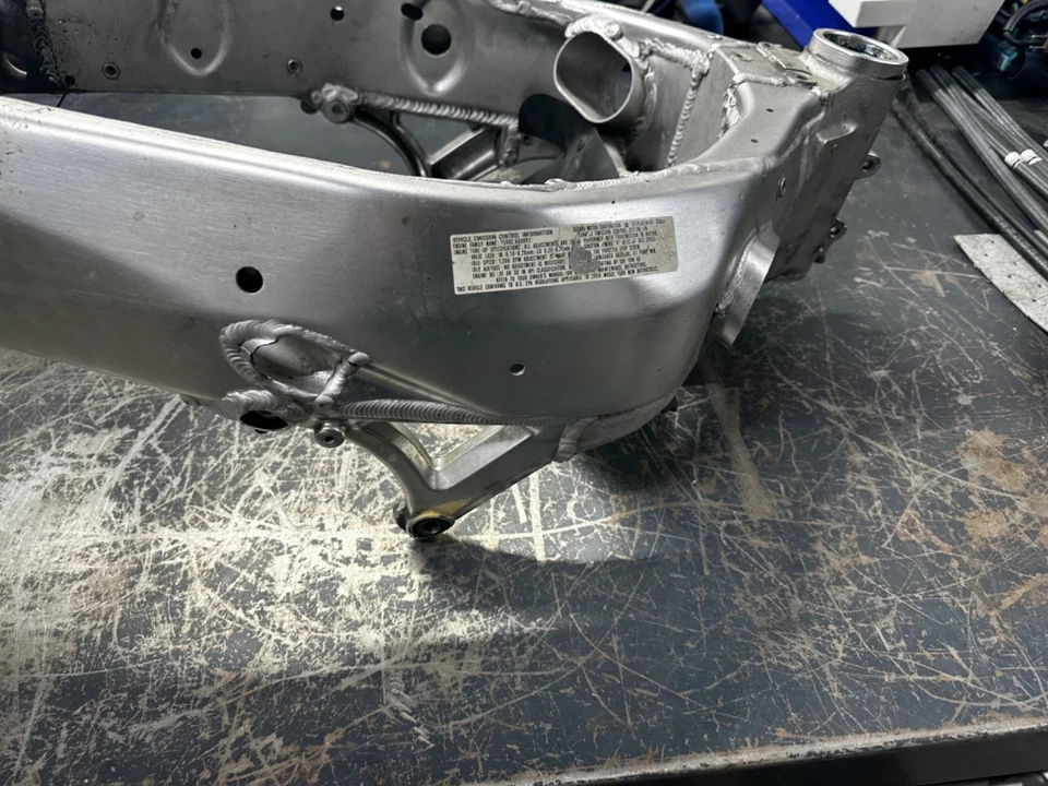 Buen chasis recto CLEANTTL 2000 Suzuki GSXR600 SRAD Asy 98-00 Foto 4 de 4