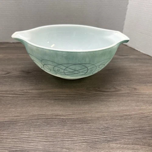 Vintage PYREX 1950’s Promotional #443 TURQUOISE SCROLL Cinderella Bowl-2 1/2 QT