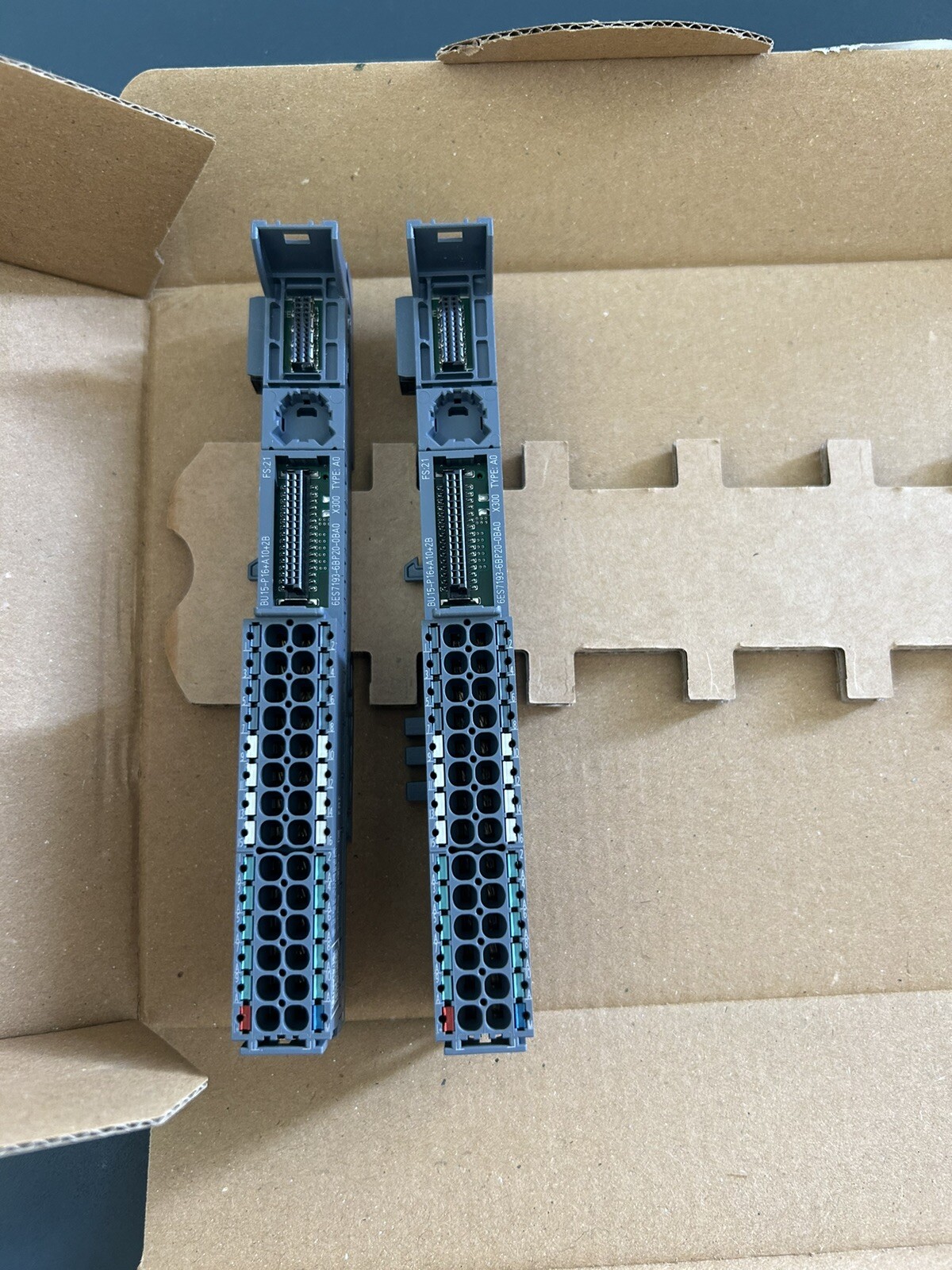 SIEMENS SIMATIC ET 200SP BU15-P16+A10+2B BU TYPE A0 10AUX 6ES7193-6BP20-0BA0