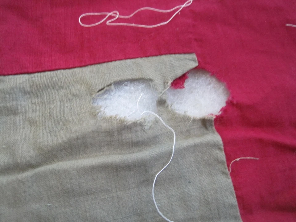 ZIG ZAG Quilt Partially Completed Basted Stitch 68 1/2 X 79"  Gray Green and Red - Image 4 of 4