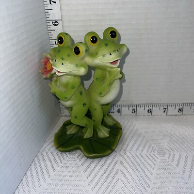 Yardworks Original home lawn decor lot of 2 frogs holding a rose Lilly pad