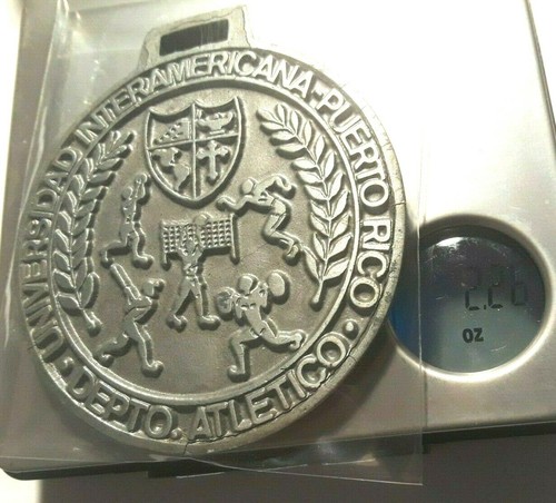 UNIVERSIDAD INTERAMERICANA DE PUERTO RICO DEPTO ATLETICO AÑOS 70 ficha medalla - Imagen 2 de 3