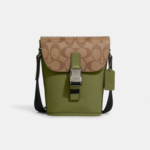 軽量軽快 Coach TRACK SMALL FLAP CROSSBODY Coach Track Small Flap Crossbody In Colorblock Signature
