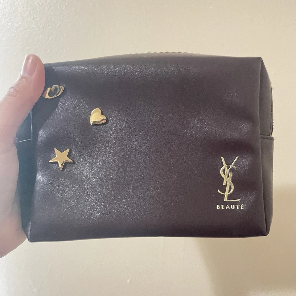 Bolsa/bolsa de maquillaje YSL púrpura Beaute con dijes dorados y espejo Foto 2 de 4