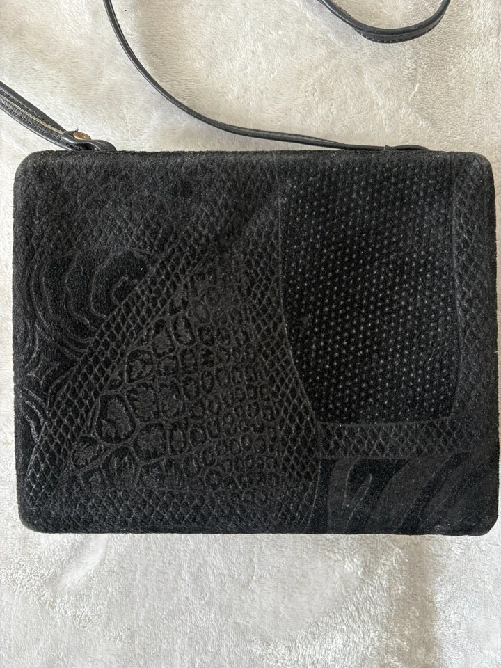 Bolso de Noche Rígido Terciopelo Negro Vintage Diseño Piel de Serpiente Borde Dorado Foto 3 de 4