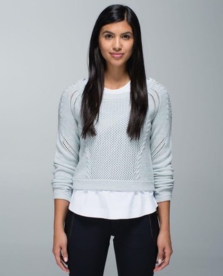 LULULEMON Be Present Pullover Crop Sweater L 10 Light Blue Gray Chic Athleisure
