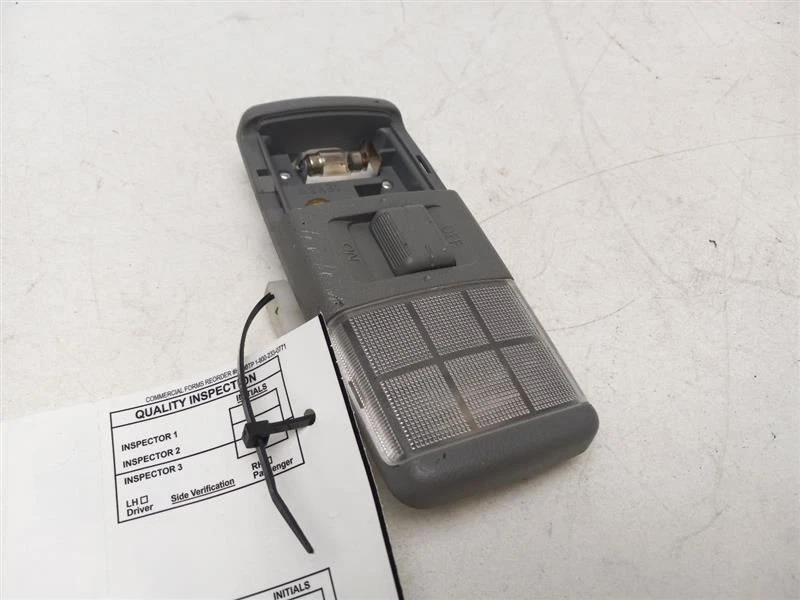 Luz domo techo trasero Mitsubishi Montero 1992-200 Foto 4 de 4