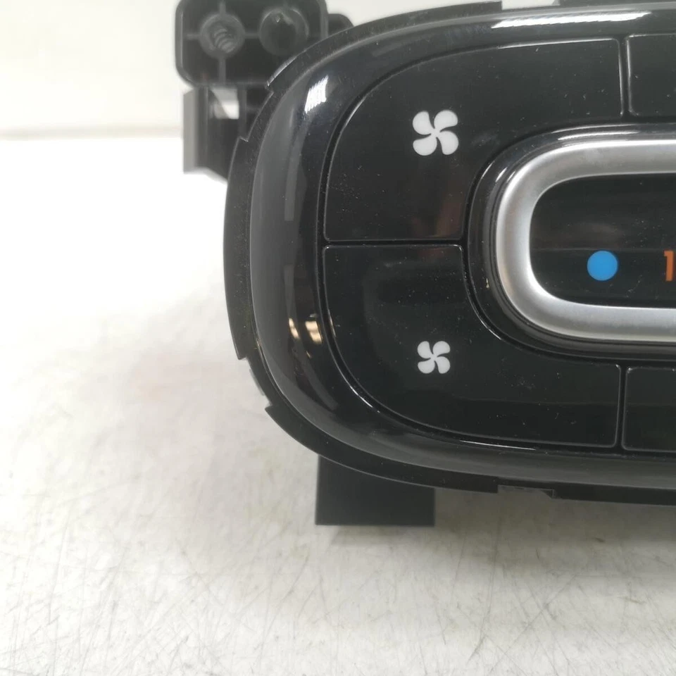 Heat/ac Controler Smart Forfour Prime Premium 2014-2021 999cc Petrol A4539050600 - Image 3 of 4
