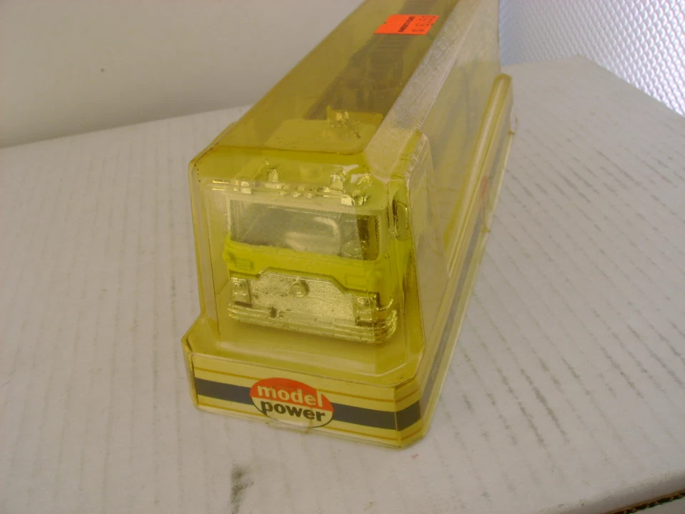 MODEL POWER PLAYART 1:48 SCALE YELLOW W/W CAB MACK FIRE ENGINE SNORKEL TRUCK NEW - Image 2 of 4