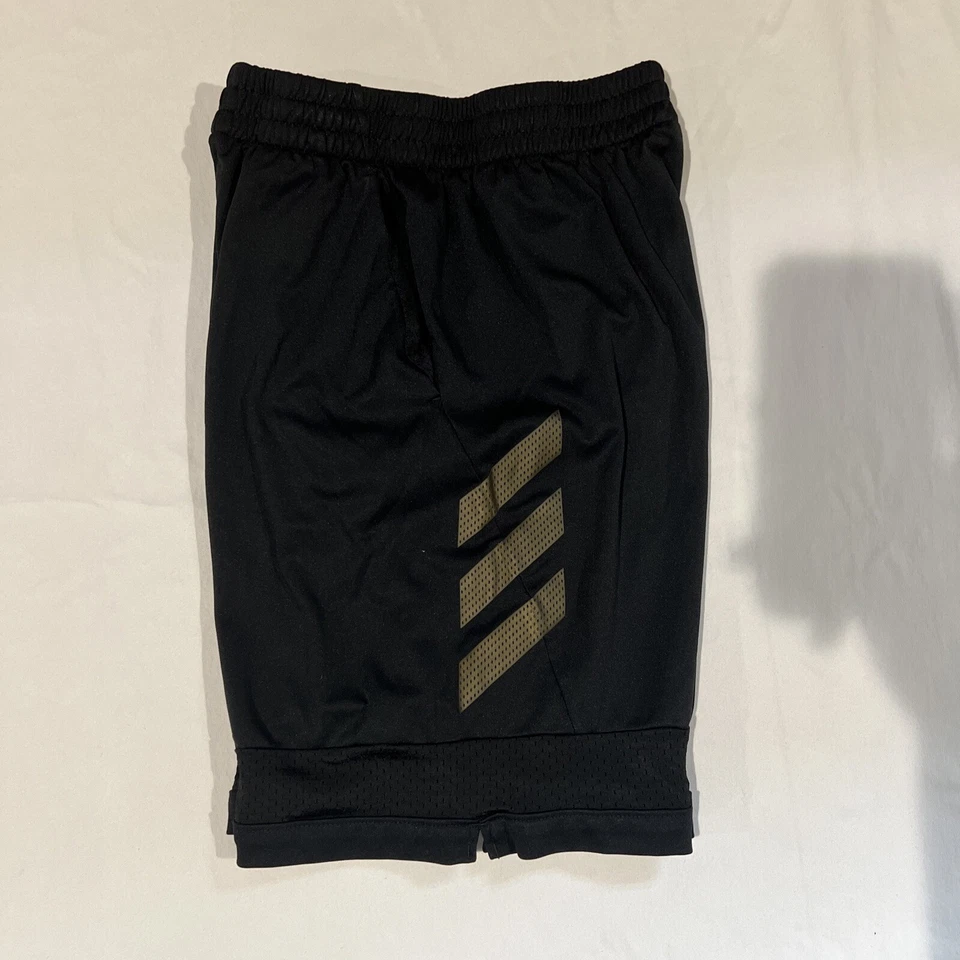 Pantalones Cortos Atléticos Adidas Juveniles Medianos Negro y Dorado Clima 100% Poliéster Usados en Excelente Condición Foto 2 de 4