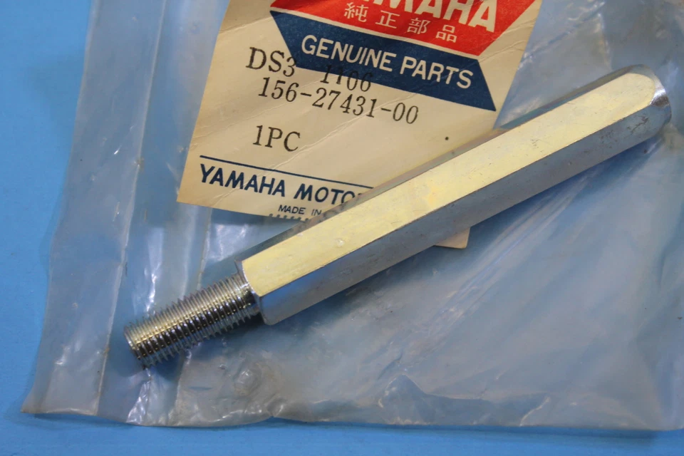 Barra de reposapiés trasero 1 1967 YDS5 156-27431-00 NUEVO EN STOCK Yamaha OEM Foto 2 de 4