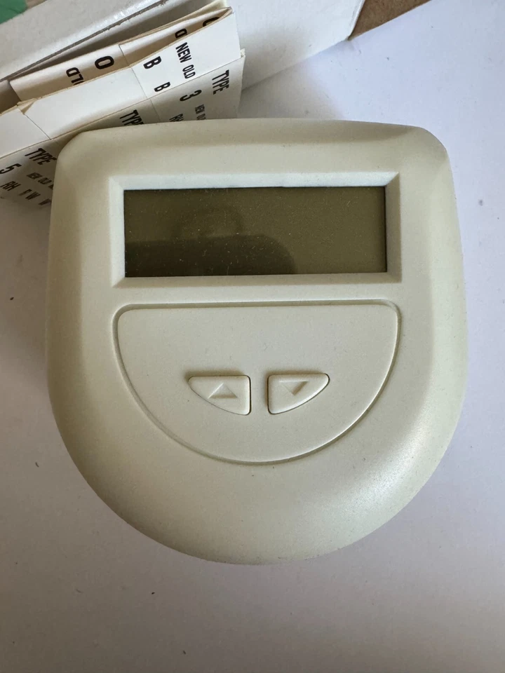 WHITE-RODGERS 1F77-444 Thermostat, Digital , NON PROGRAMMABLE - Image 3 of 3