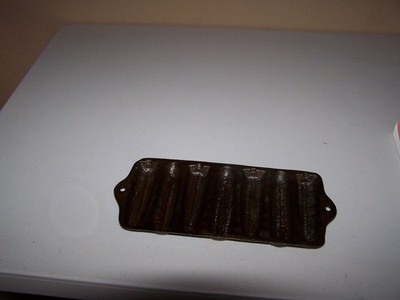 Vintage Cast Iron Corn Stick Pan Bakeware 7-Slot Cornbread Mold