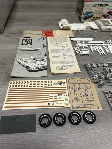 Vintage 1962 AMT 3 In 1 Hardtop Ford T-Bird Thunderbird S-222 200 1/25 Model Car - Picture 2 of 18