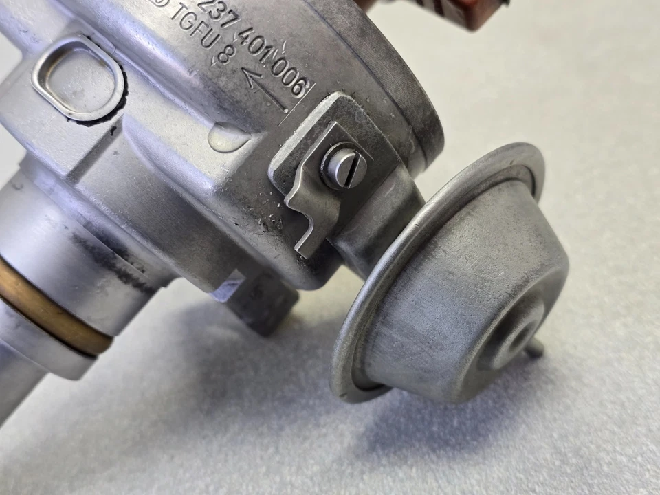 VERY NICE USED ORIGINAL GENUINE BOSCH PORSCHE 928 TGFU8 DISTRIBUTOR ASSEMBLY 729 - Image 4 of 4