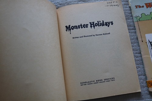 2 Norman Bridwell paperback books the Witch's Vacation & Monster Holidays - Picture 2 of 10