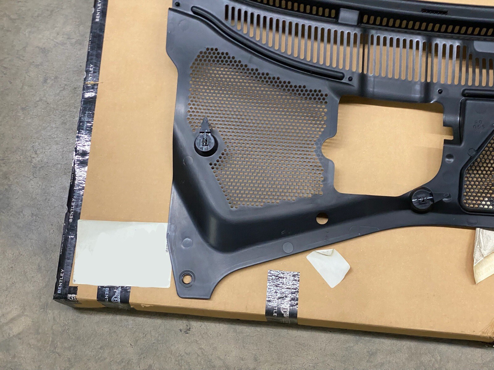 2012-2017 Bentley Continental GT GTC Front Windshield Cowl Panel 3W8 819 415 N