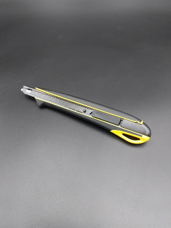 Extrem Scharf Tajima Cuttermesser 9mm Teppichmesser Kartonmesser  Extra Fein TOP - Bild 4 von 4