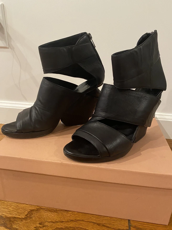 LD TUTTLE Peekaboo Cremalleras Recortadas Cuña Tobillo Vendaje Botas Talla 38.5/US 8 Negro Foto 4 de 4