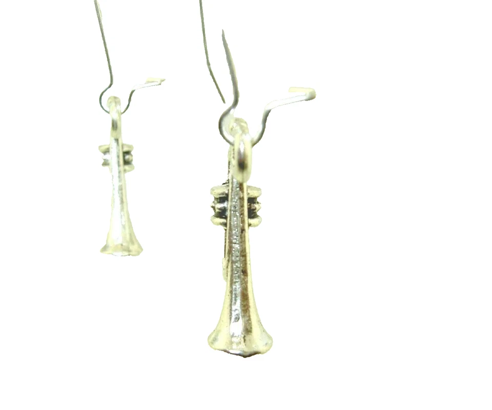 全新 小号 喇叭喇叭 黄铜 音乐 银色 悬垂耳环 1.5 英寸 长 — 第 2/3 张图片