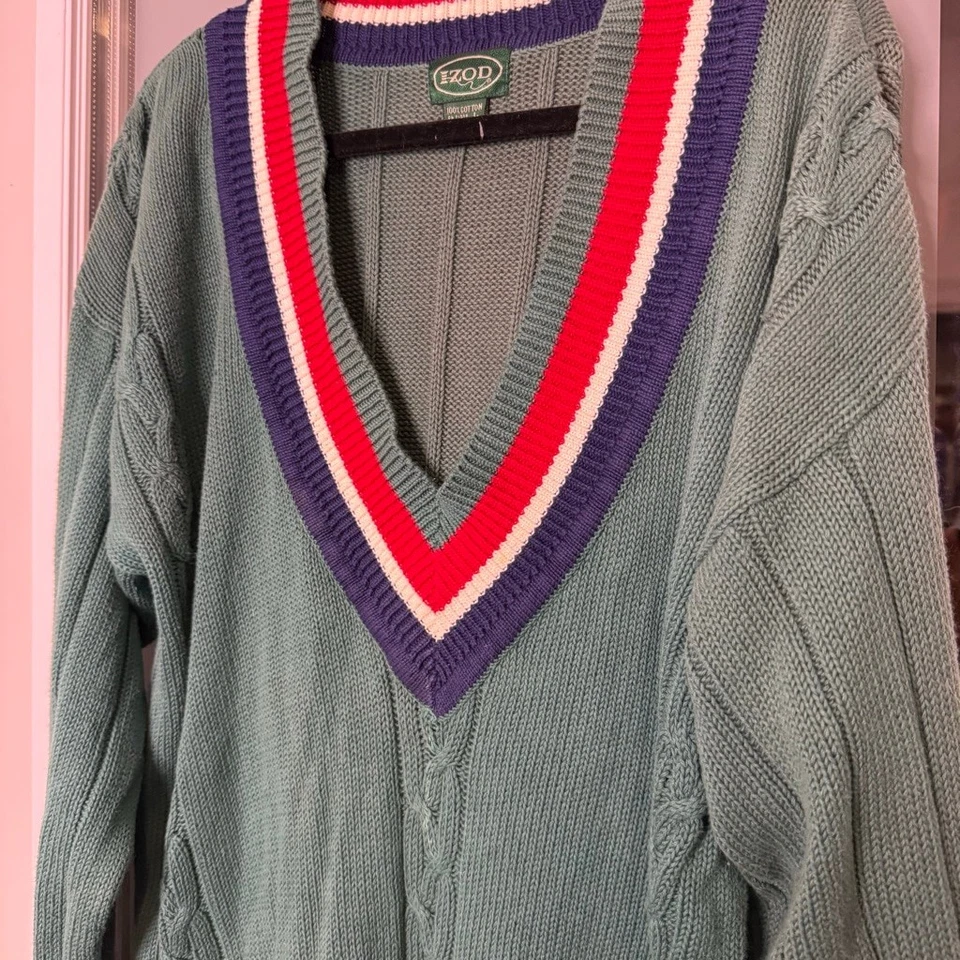 Suéter de Algodón Tejido con Cable Cuello en V Verde Silenciado IZOD De Colección Talla L Borde a Rayas Foto 2 de 4