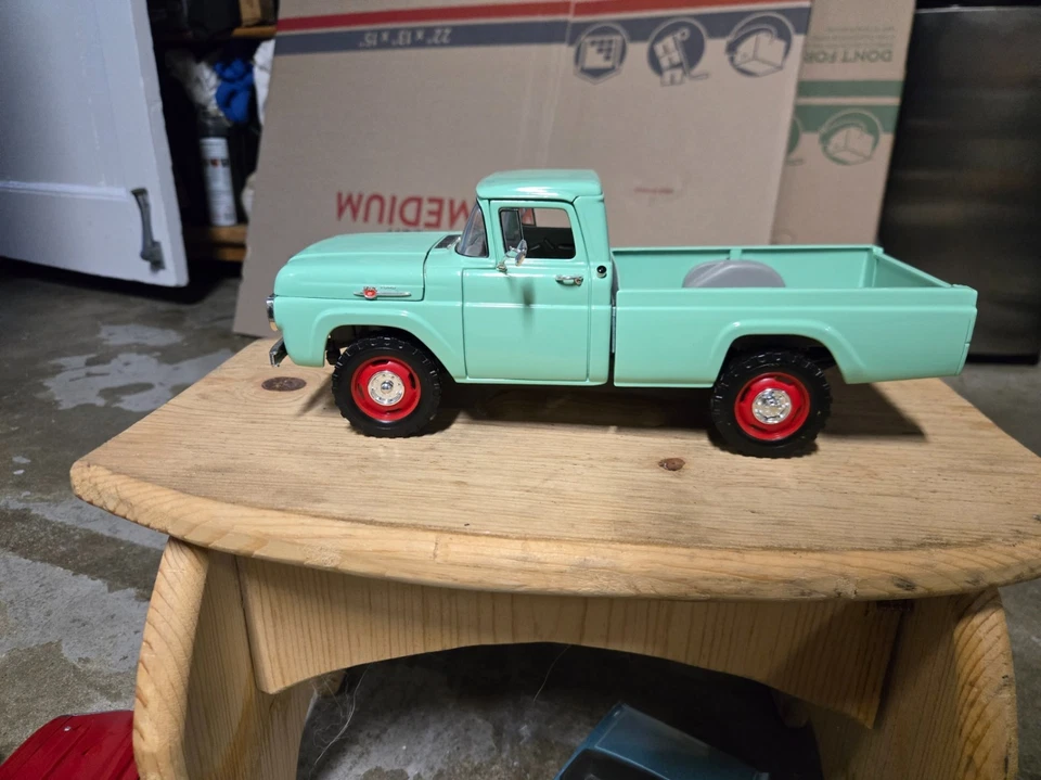 Camioneta pickup Ford F-250 de colección rara escala 1 18 Foto 2 de 4