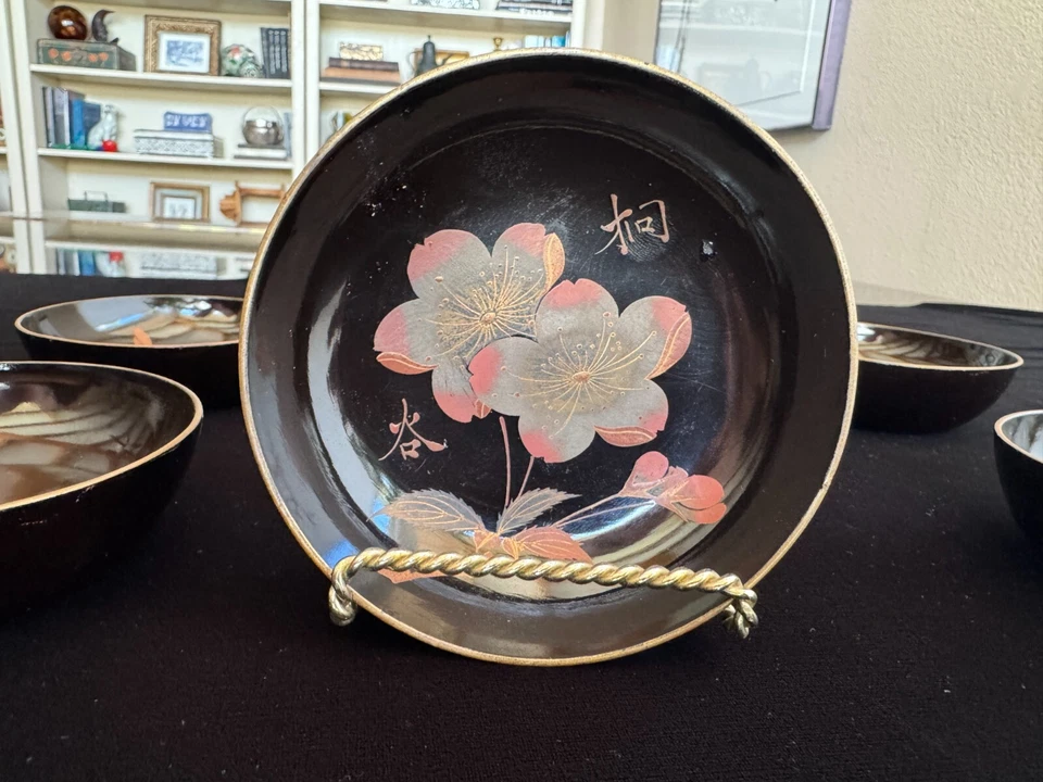 Antiguo juego de 8 cuencos Kizara de laca japonesa Maki-e de plata y oro, c.1920-40 Foto 2 de 4