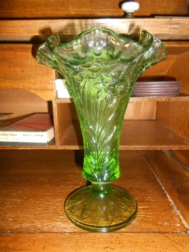 Fenton Art Glass Daffodil Vase Springtime Green 7 1/2"