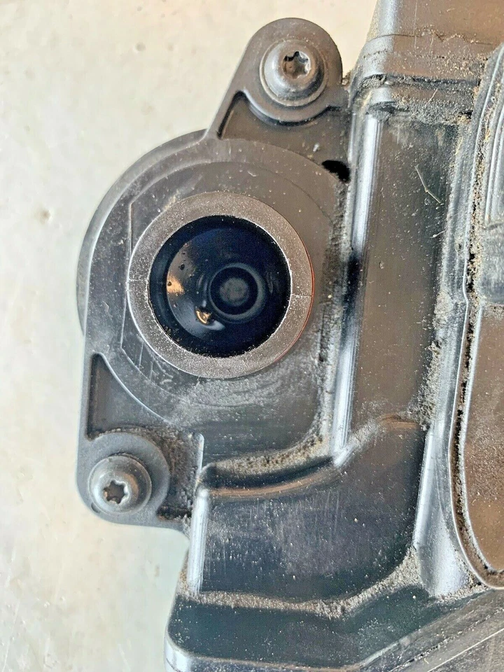 Сепаратор масла двигателя Audi A8 Quattro 4,2 л V8 2004-2010 годов выпуска 079103464F - Изображение 4 из 4