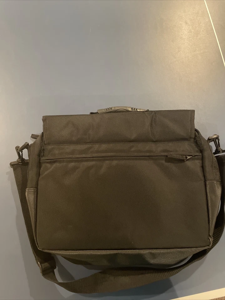 UFC Ultimate Fighting Championship Embroidered Messenger Shoulder Bag CLEAN - Image 3 of 4