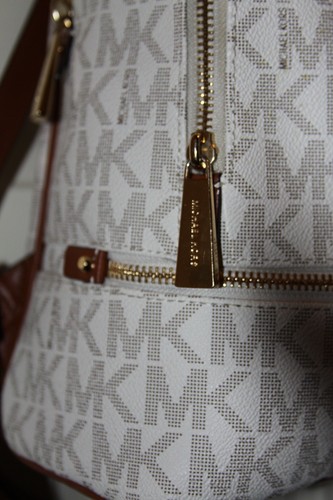 Michael Kors Signature logo RHEA Zip Backpack Med. - Picture 4 of 7