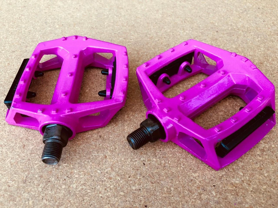 HOT PINK 9/16" ALLOY BICYCLE PEDALS BMX BIKE BEACH CRUISER MTB ROAD BICYCLES - Image 2 of 3