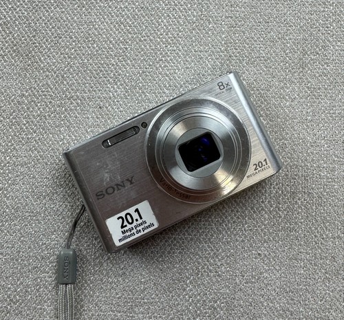 Sony DSC-W830 Cyber-Shot 20,1 MP 8x zoom fotocamera digitale argento polvere nell'obiettivo